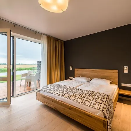 Mikelis Hotel