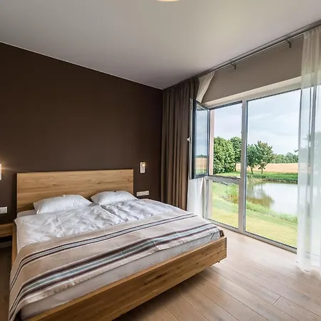 Mikelis Hotel